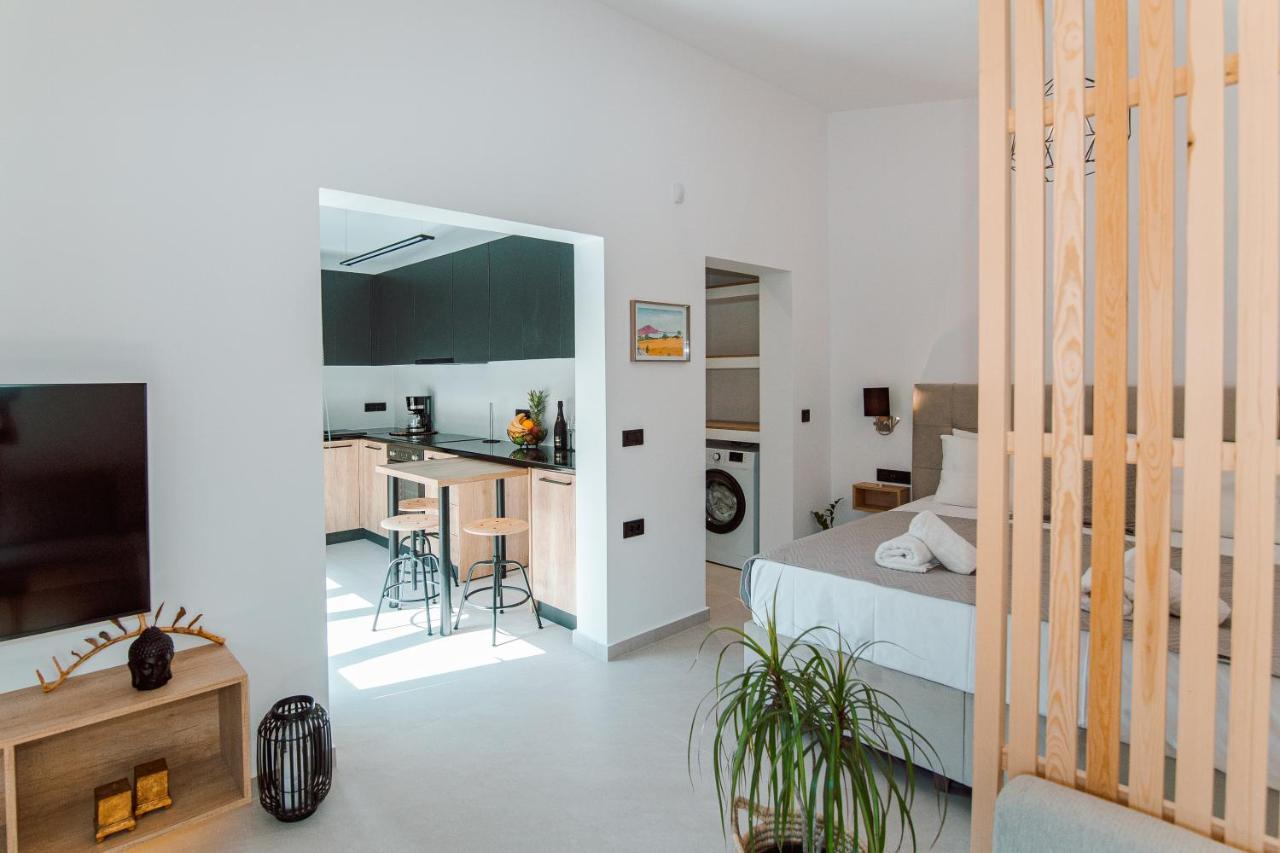 Andromahi Apartments & Suite ラガナス エクステリア 写真
