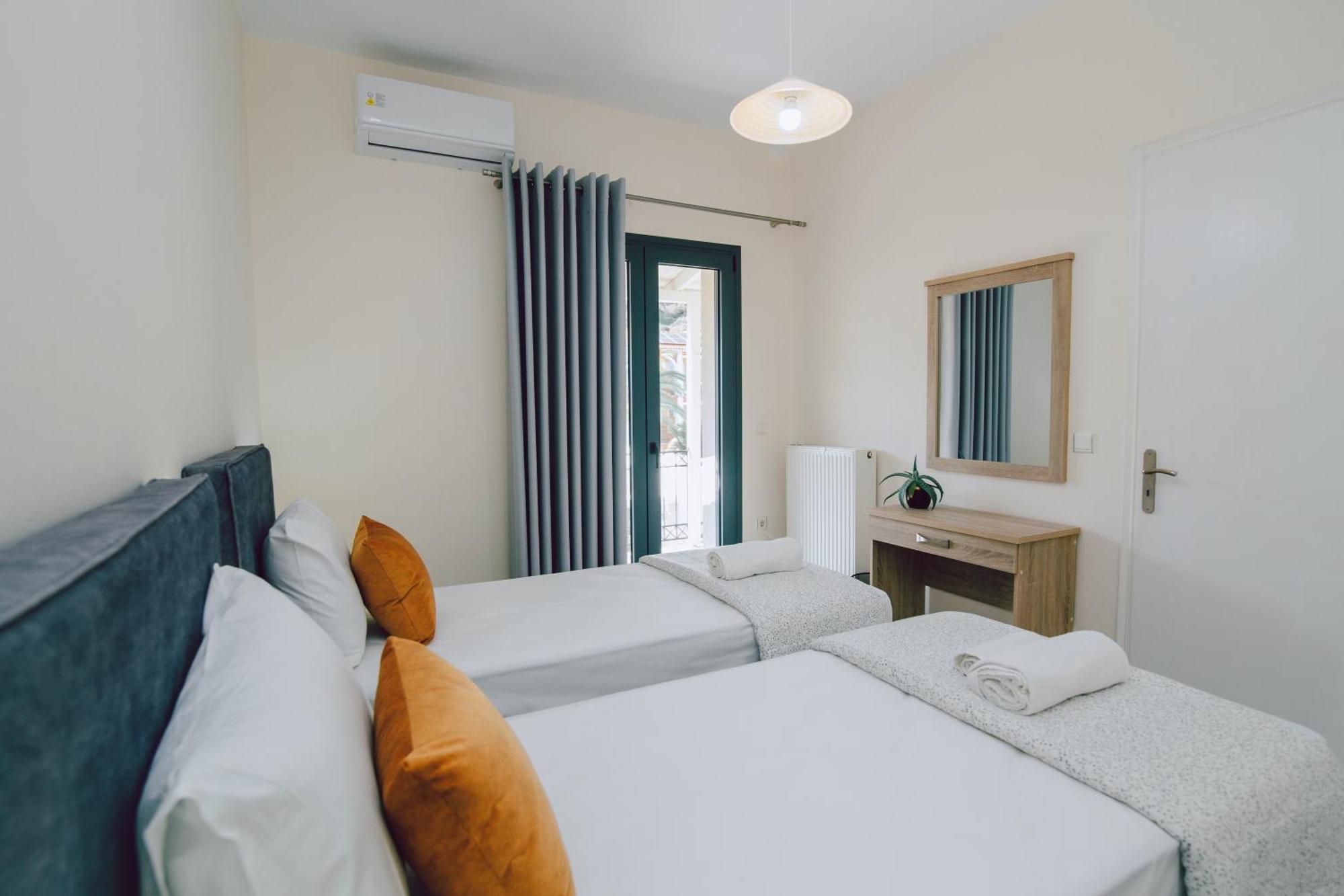 Andromahi Apartments & Suite ラガナス エクステリア 写真
