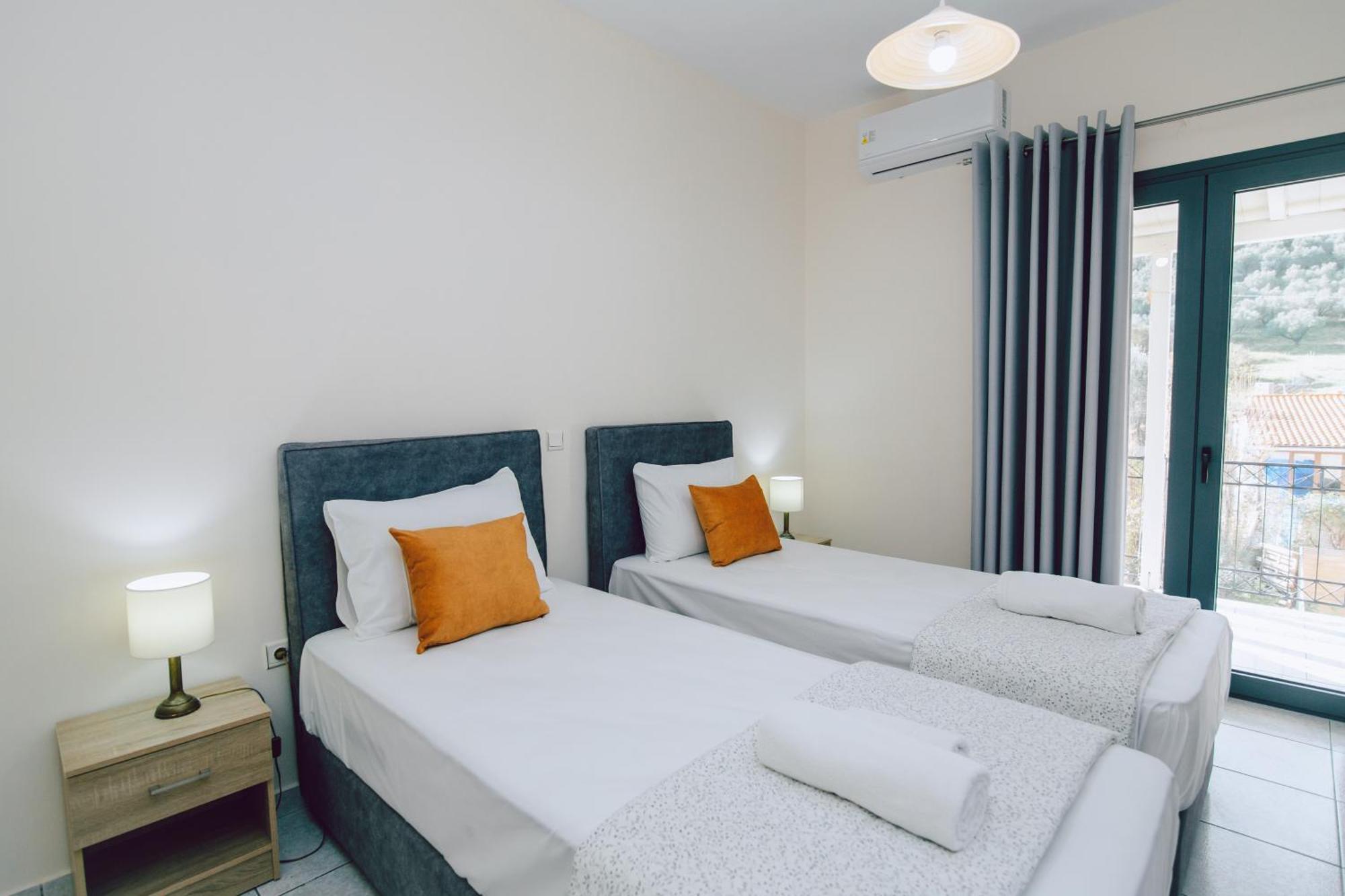 Andromahi Apartments & Suite ラガナス エクステリア 写真