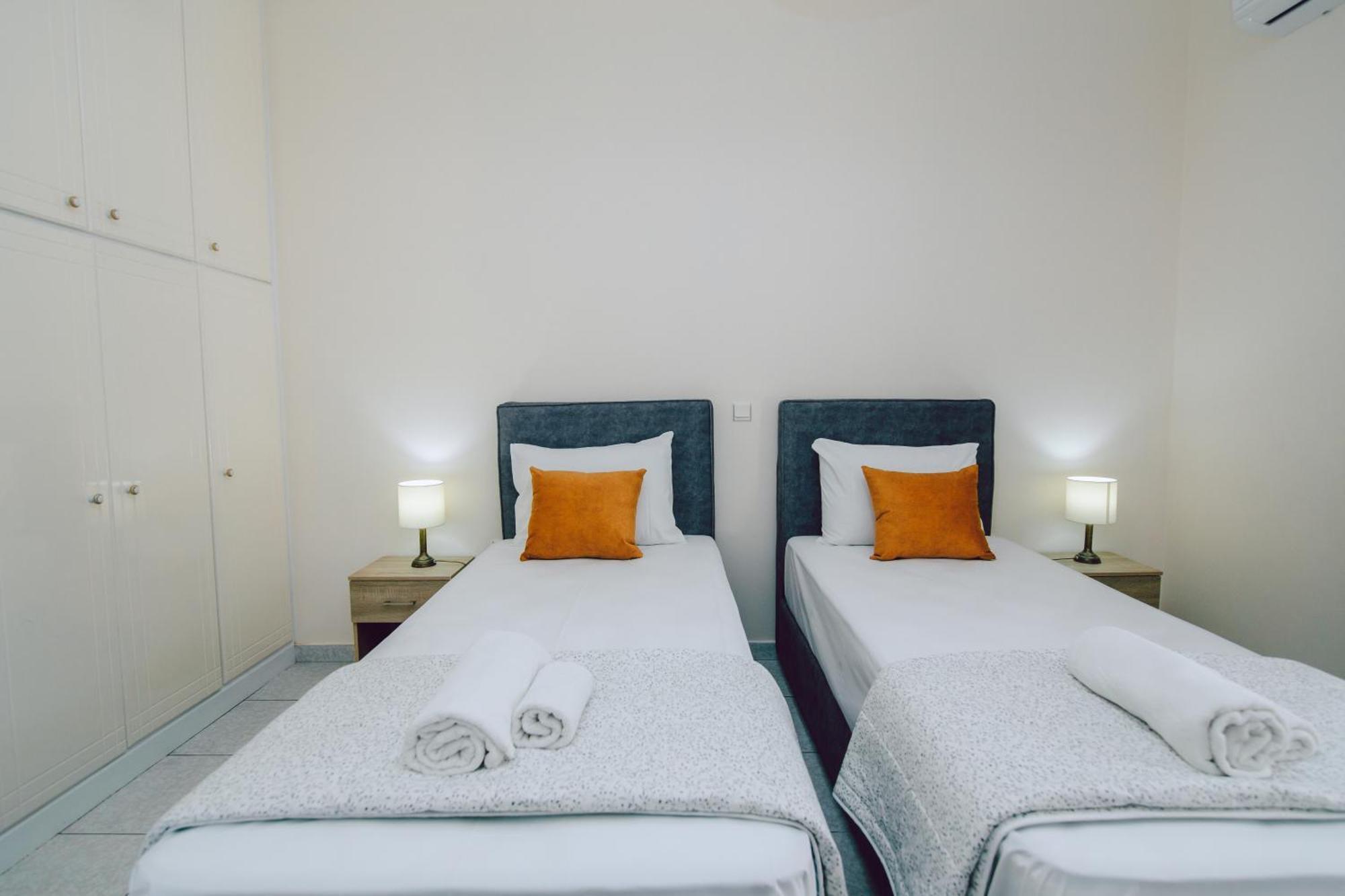 Andromahi Apartments & Suite ラガナス エクステリア 写真